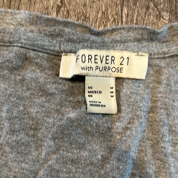 Forever 21 Gray Top Size Medium - Picture 2 of 2